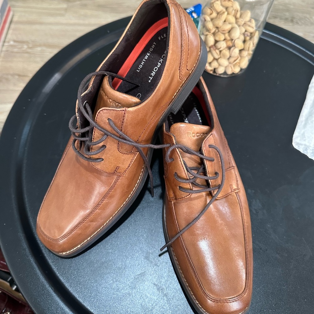Men leather shoes